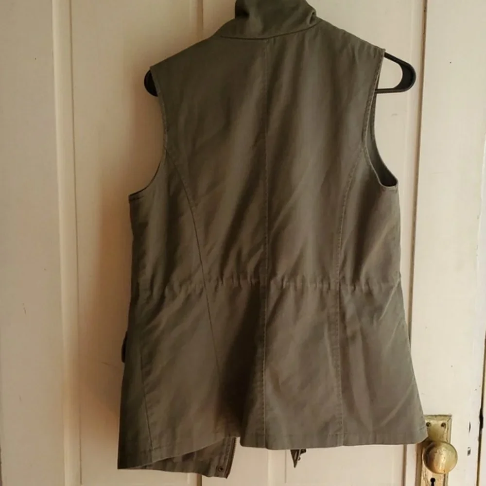 Green field vest